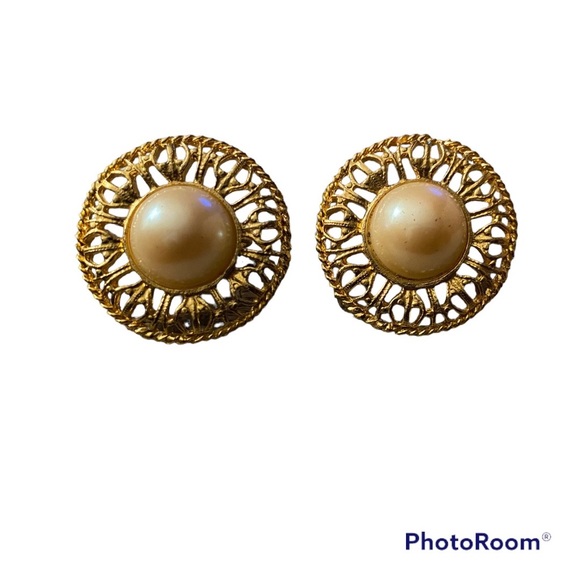 Gold Clip Earrings w/Faux Pearl - Picture 3 of 4